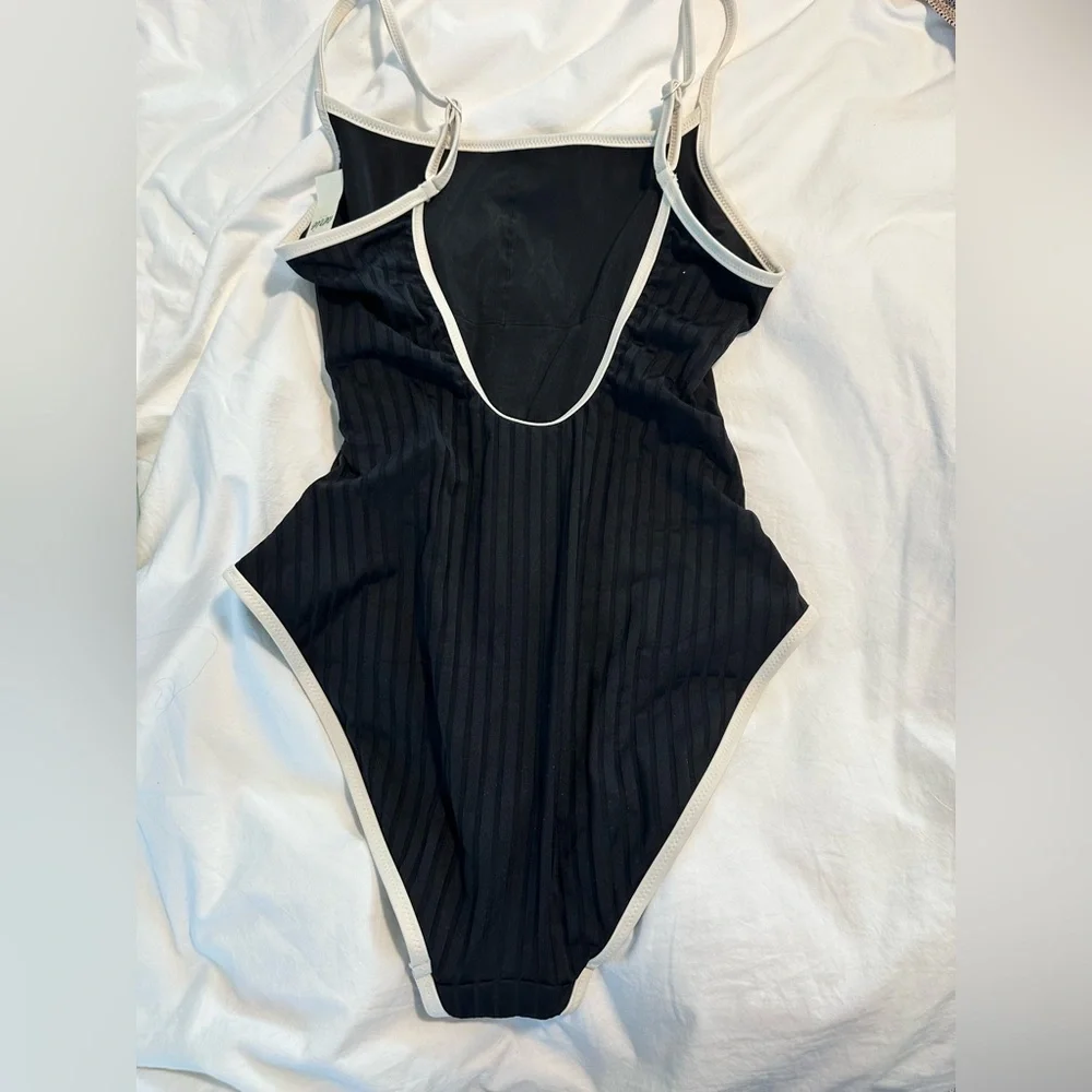 NWT Aerie size M one piece swimsuit - Picture 2 of 3